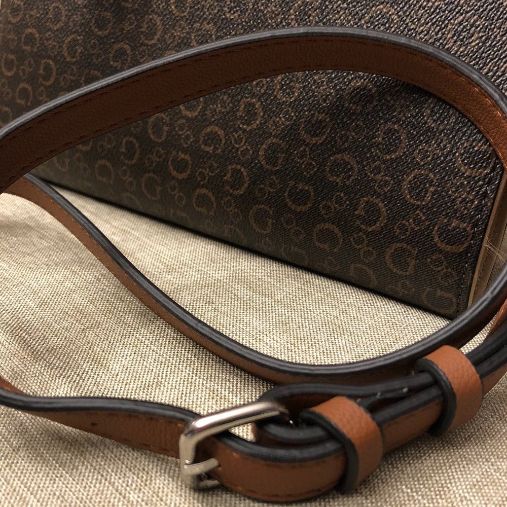 AUTHENTIC & NEW Classic Guess Shoulder/Crossbody Purse. - Picture 10 of 13